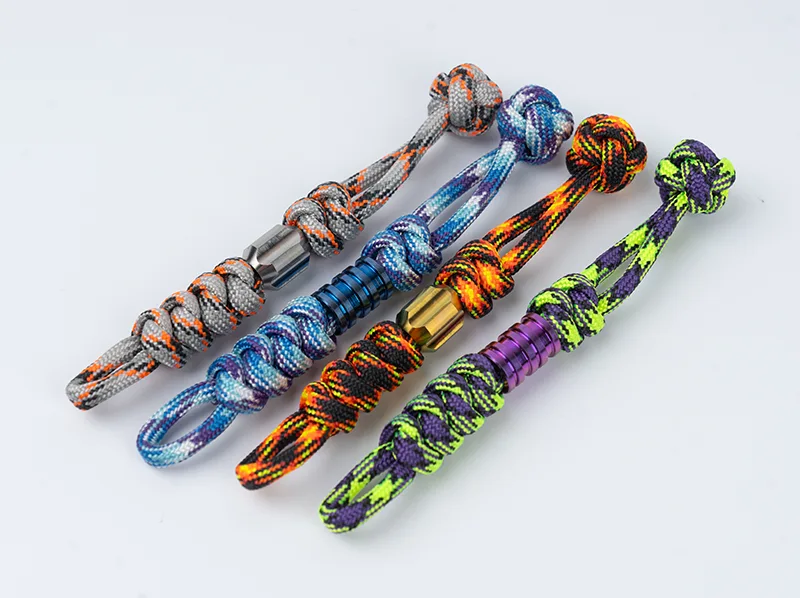 Artesanías de Paracord tejidas a mano